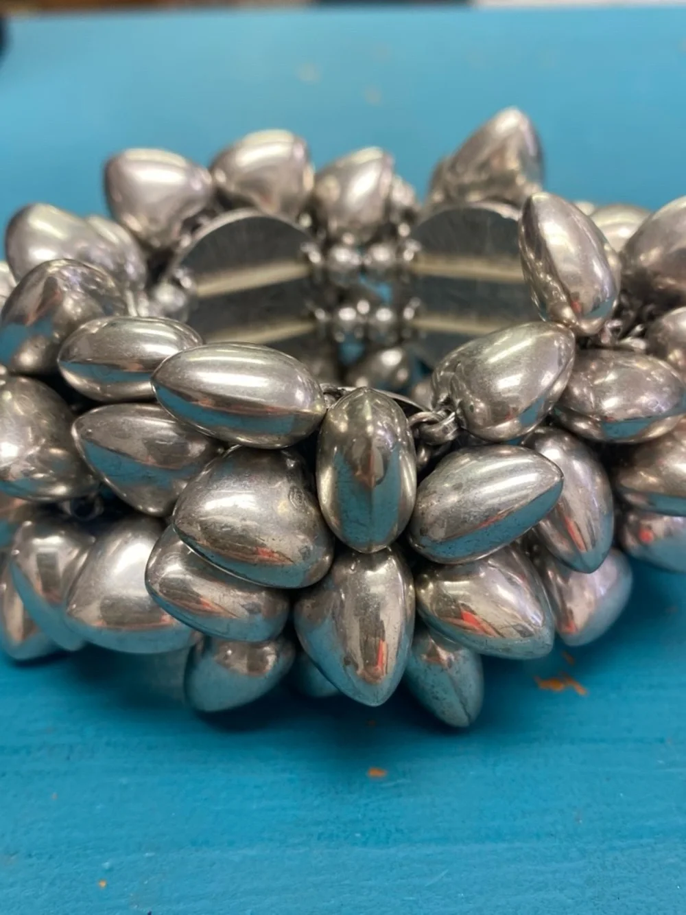 Y2K chunky cha cha cluster puffy heart bracelet. Silver tone.
